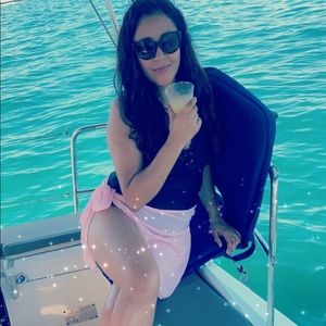 Meet your Posher, Claudia